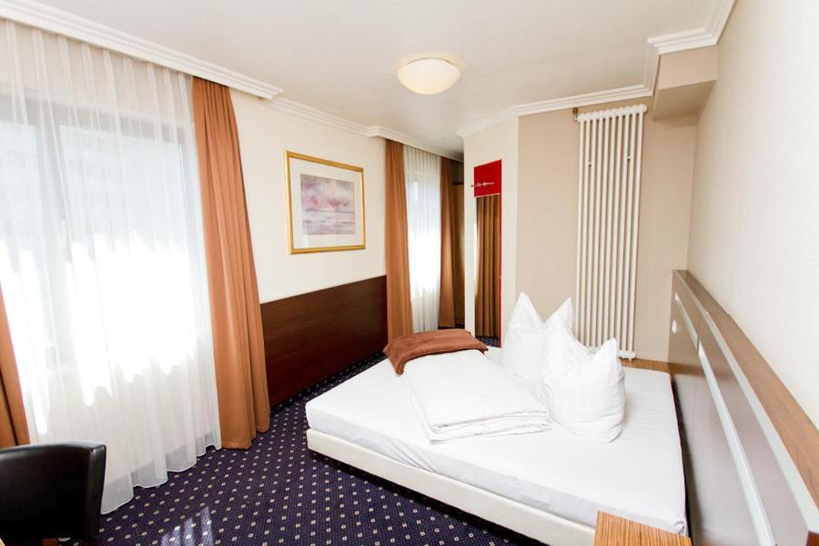 Hotel Tourist Франкфурт-на-Майні Номер фото