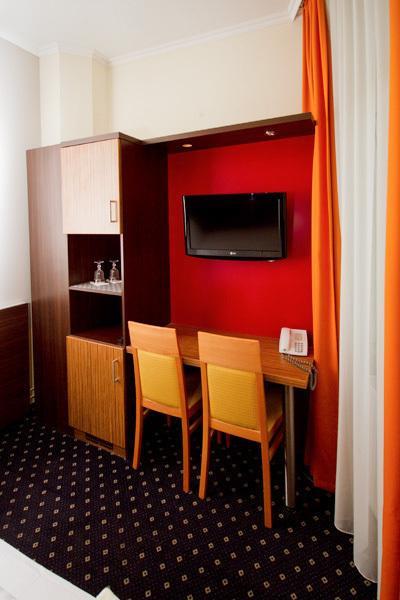 Hotel Tourist Франкфурт-на-Майні Екстер'єр фото